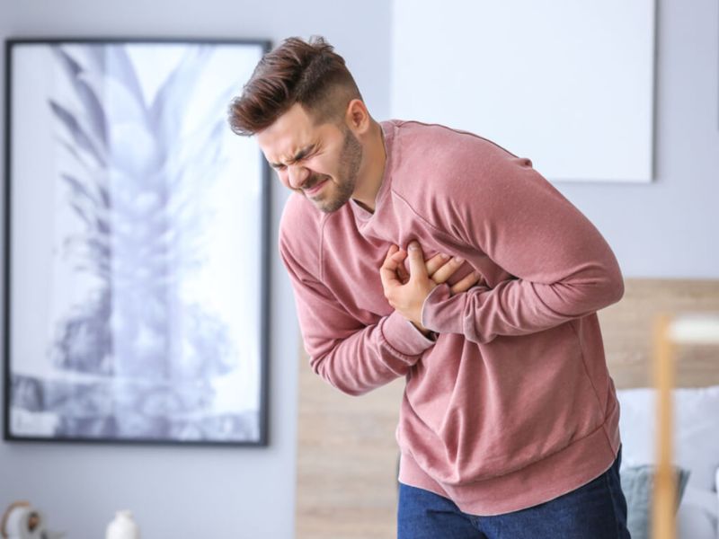 دلایل درد قفسه سینه چیست و چگونه درمان می شود؟