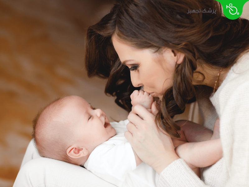 فواید تغذیه نوزاد با شیر مادر